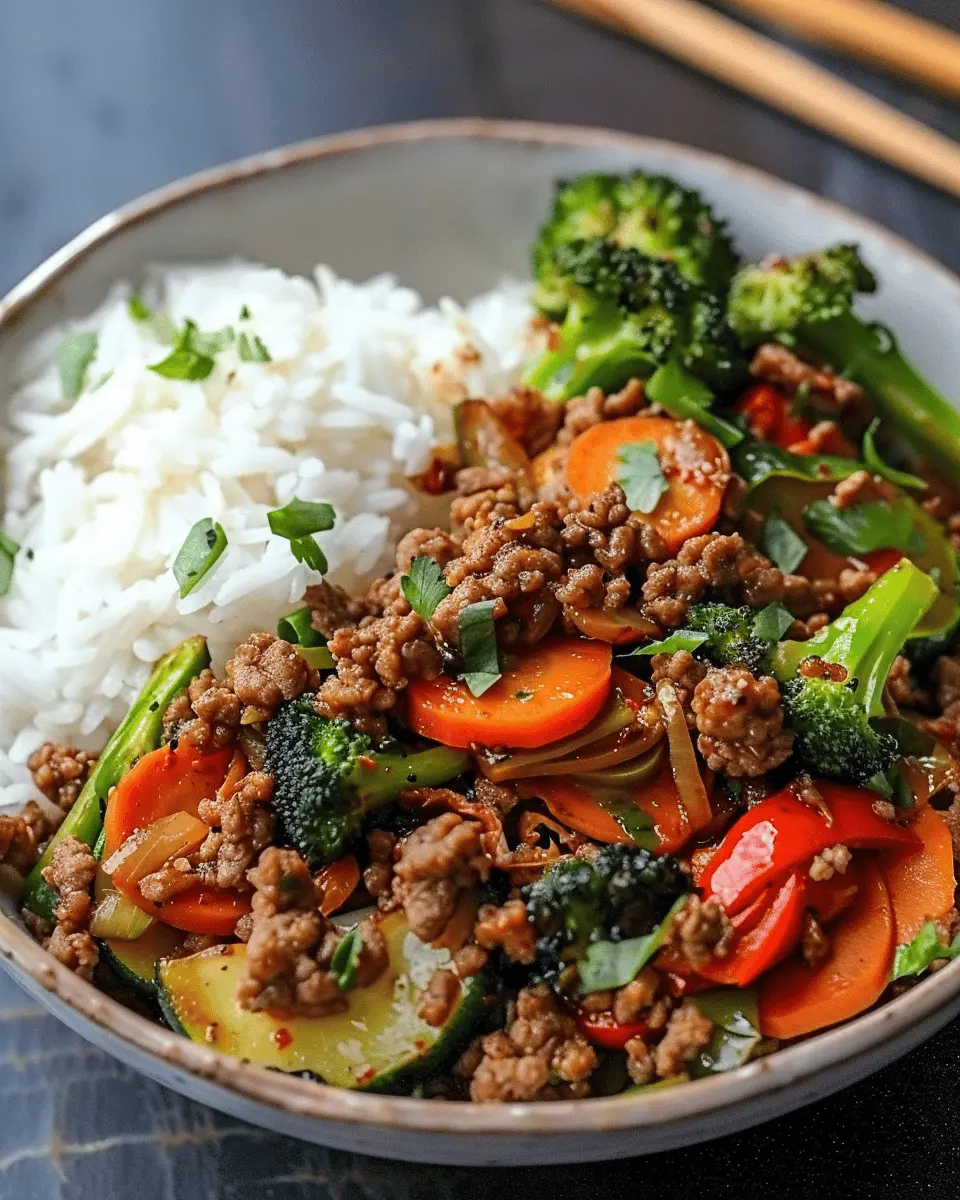 Spicy Ground Beef Stir-Fry: Easy Bowl with Garlic Veggies and Rice